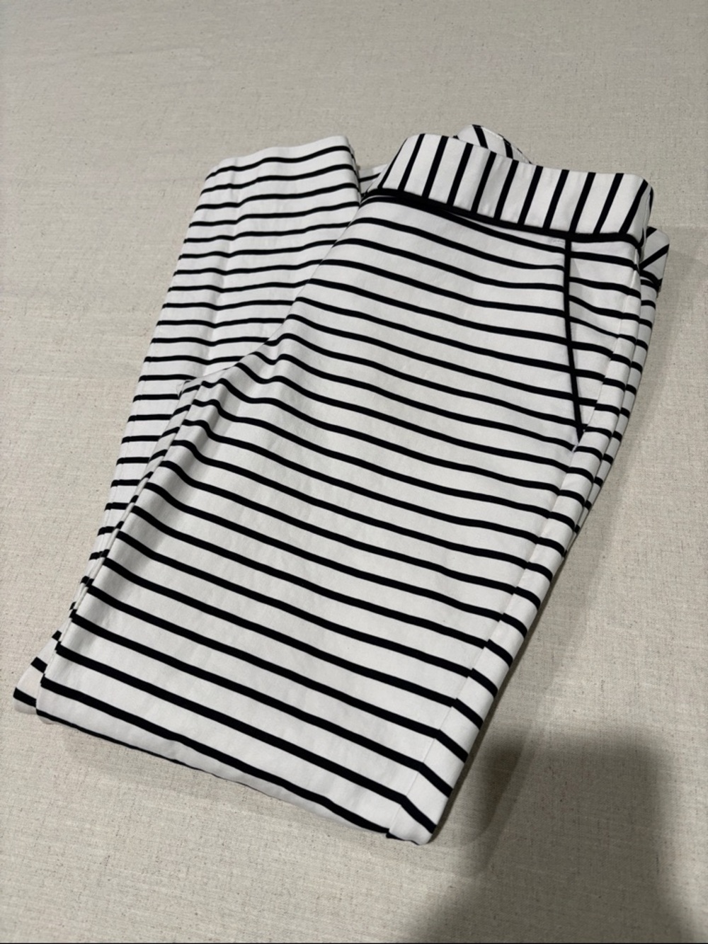 🦓 Express Women’s Black & White Striped Columnist ankle cropped pant size 2